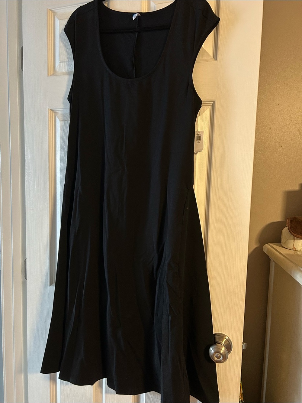 Classic Black Jersey Scoop Neck Midi Dress - Picture 2 of 3